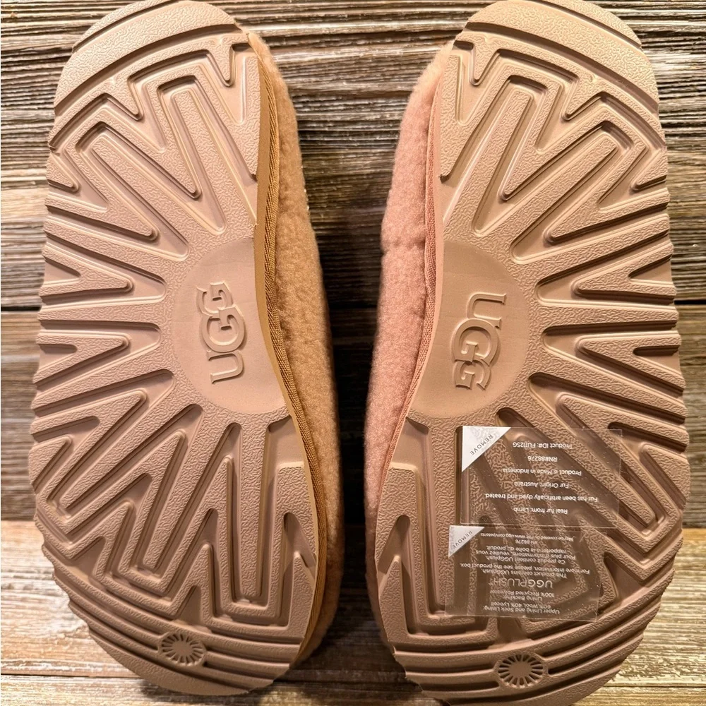 UGG Tan Shearling Slippers NEW big kids size 6 fits like an adult size 7 - Picture 7 of 8